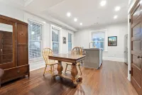 Historic Urban Retreat Fit for a KING! - บังกะโล