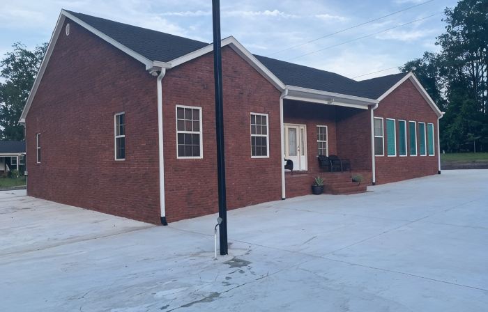 New,  charming, and spacious Troopers  Getaway/ 5 minutes to down town.
