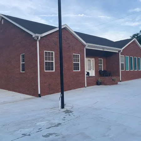 New,  charming, and spacious Troopers  Getaway/ 5 minutes to down town.