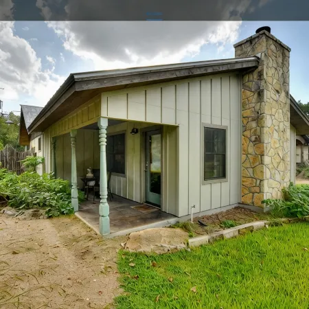 Bella Rosa Cottage - Stroll to Wimberley Square! Cypress Creek just steps away
