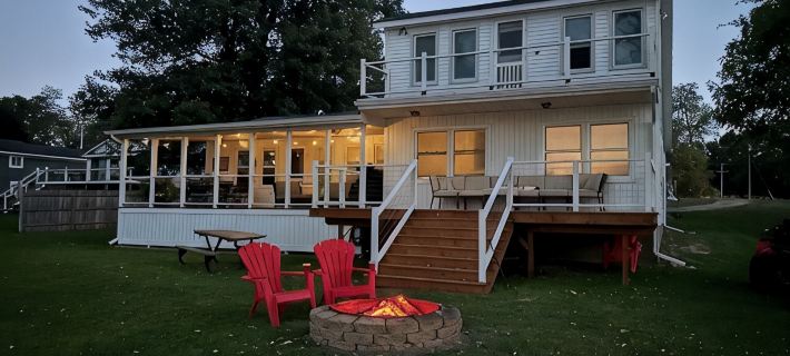 Cozy 3bd/3bth on Thornapple Lake, close to boat launch, shopping, restaurants! Hotels in Barry County
