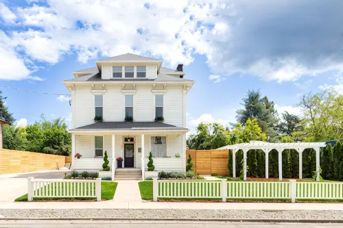 Room for Everyone! 7Br, 6.5BA Wine Country Retreat Near Downtown - 4-Star
