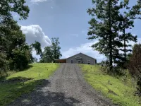 Sweet Little Bee Hive in the Ozarks! Hotels in Johnson County