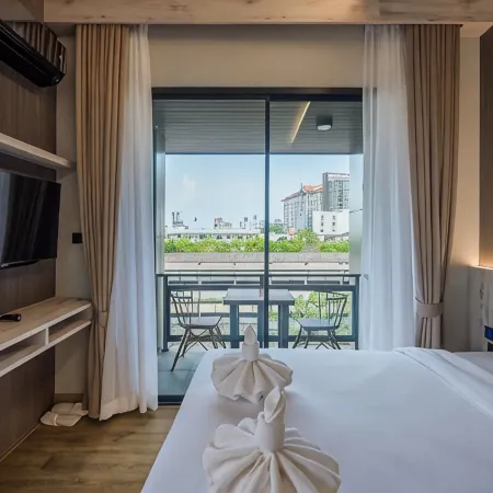 Le Bis Hotel Отели рядом с достопримечательностью «Чанг Клан»
