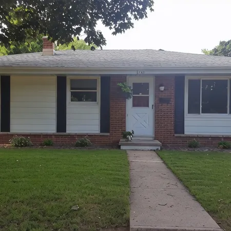 Great for EAA rental!Less than 2.5 miles from EAA grounds!