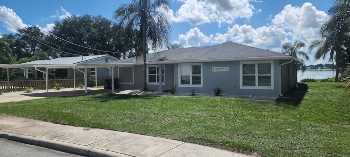 Lake House with Private Pool, Beach & Dock Hotele w: Winter Haven