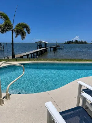 Waterfront Studio with pool and boat dock - 4-Star