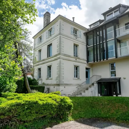 Elegant Triplex with Private Parking-2BR/4P-Honfleur
