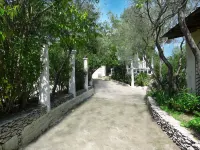 Villa with Pool in Provence -Villa Romantique Sleeps up to 12+4 in Optional Gite - Pools