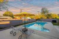 Lester Place: Retro-Inspired Artist’s Escape with Pool! - Kolam Renang Peribadi