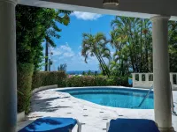 Expansive views of the south coast shopping and entertainment all within 10 min walk. - Villas