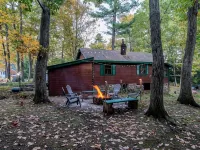 Little Pond, Big Fish, Swimming, Hiking, Kayaking on our Private Lake. Hotels in Windham