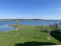 Idyllic 2 bedroom Apartment/Flat on Lake Ontario - 3 stjerner