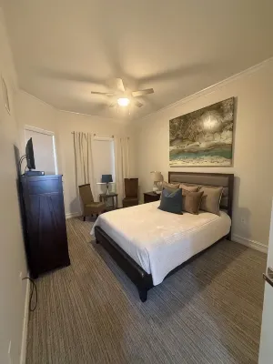 Perfect CB Location - 6th Floor Condo - Beautiful Waterfront View - 3 Bed/2 Bath