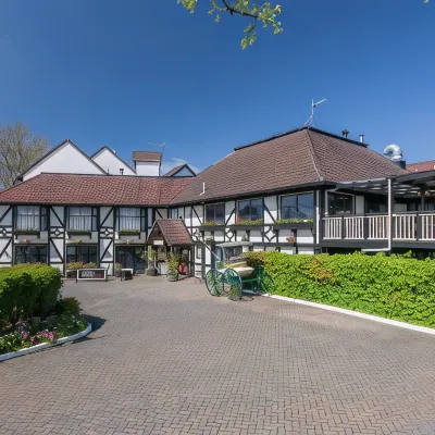 The Surrey Hotel Отели рядом с достопримечательностью «Эден Парк»