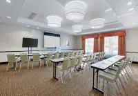 La Quinta Inn & Suites by Wyndham Starkville at MSU