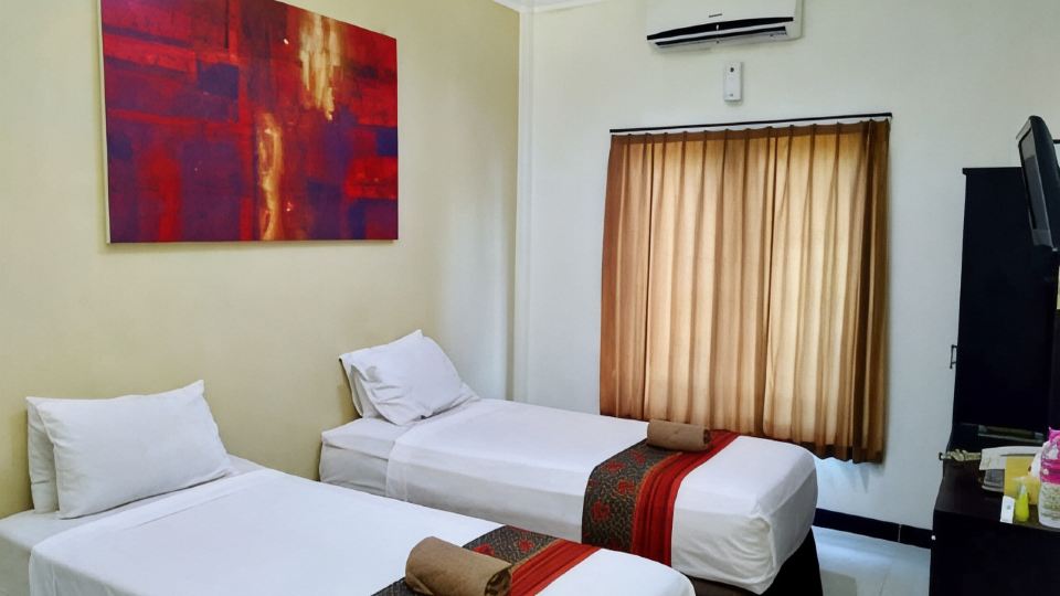 Tirta Kencana Hotel & Garden Resto