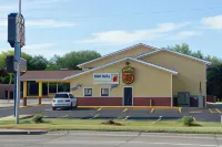 Super 8 by Wyndham Fremont NE - Motels