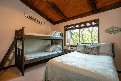 Heart of Massanutten Mountain Views, Pool & Summer Fun for the Whole Family