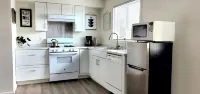 Corner Studio with Full Kitchen, 800 sq ft- Sunny Views Include Mt. Susitna - Apartments
