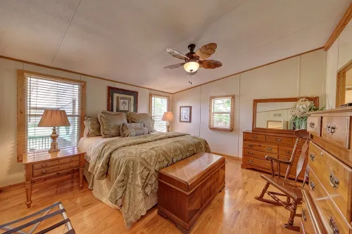 River Hollow Retreat