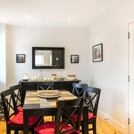 Cosy 3 Bedroom Home Next to Bicester Village!