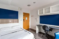 Destiny Student - Holyrood (Brae House) - Boutique