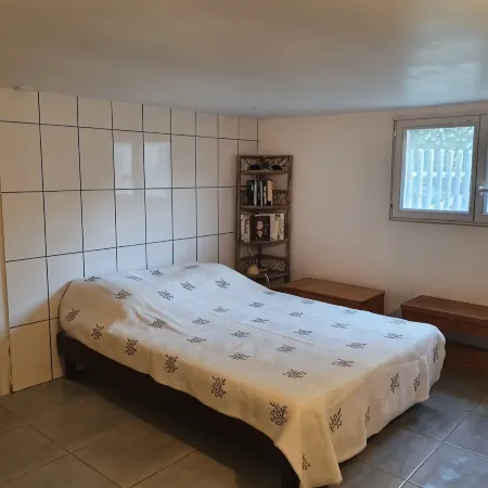 50 m² Basement Apartment (Ceiling Height 1.80 m) Hotels in Figari