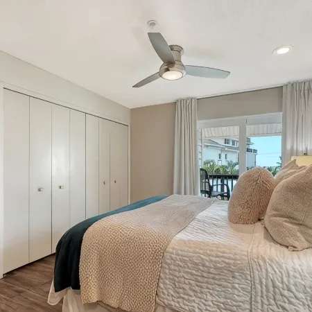 Lovebirds' Retreat - Steps to Siesta Key Public Beach -