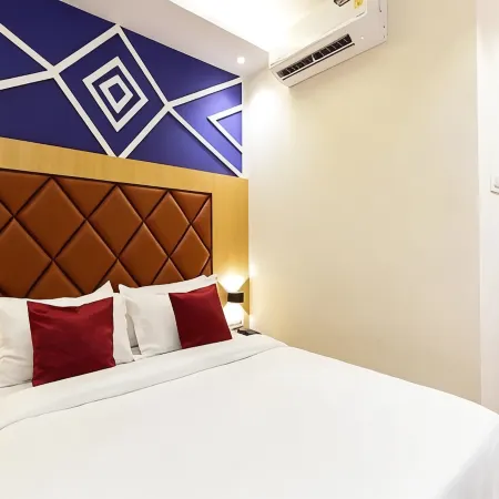 Hotel Aarti Residency Отели рядом с достопримечательностью «Пляж Версова»