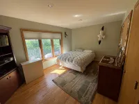 Spacious  5-bedroom  80 acres family farm retreat with AC, WiFi in rural Verona