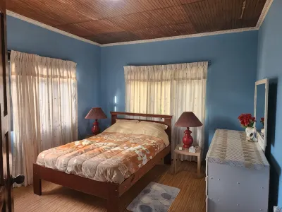 This is a Family Friendly Property Ideal for Groups of 6 People. Hôtels à : 