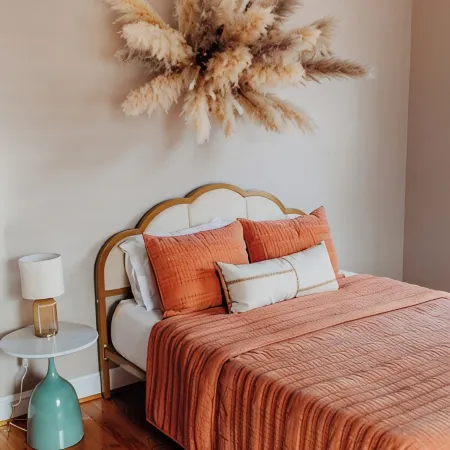 Spacious Group Stay-Pond Retreat, Fishing & Wineries Near Cville & SNP