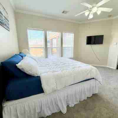 Spacious 4-bedroom house in serene Spring with AC, WiFi Rooms