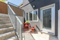 Cozy & Convenient · 2 Mins from SkyTrain · Central Location - Bungalow