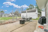 The Charming Home: 3-bedroom house, blocks to downtown Champaign, with WiFi, AC