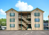 Charming 3-bedroom condo - NO STEPS ENTRY - in peaceful Village of Four Seasons - Alojamientos