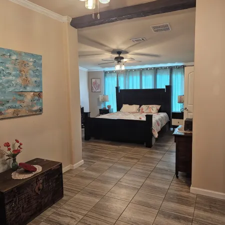 HUGE 3K sq ft Waterfront Home - fitness rm, screen porch, dock, dog run, kayaks