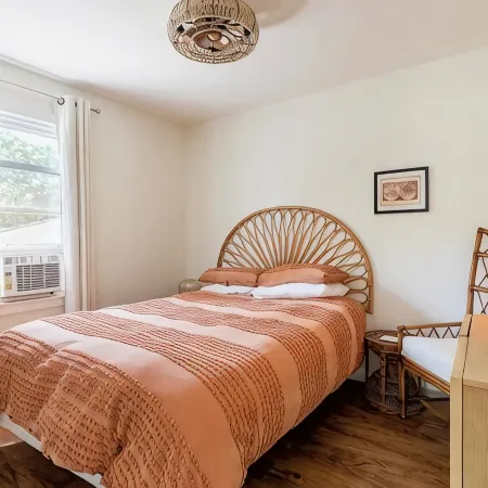 Charming Lakeside 2-bedroom cottage in lovely Alburgh, VT