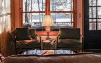 Lakeside Log Cabin + Hot Tub - Chalets