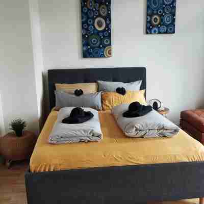 Charming studio with AC, balcony and view of the Castle - Walk to Everything. Rooms