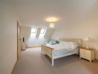 10mins to St Andrews & Dundee. 5mins to Tentsmuir Forest and beach. Hotels in Leuchars