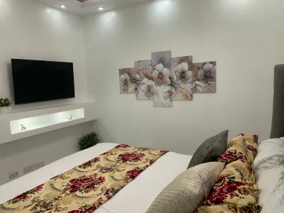 Charming Getaway in the Heart of Baní – Private Jacuzzi Included! Hotels in 
