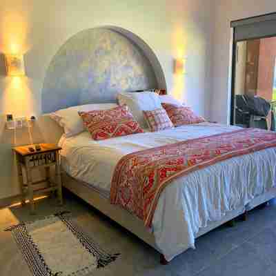 "Stunning Oceanfront One-Bedroom Condo with 180° Sea of Cortez Views Rooms