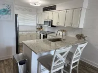 Relax & Unwind at Bama Beach Bum Vibes – Your Perfect Coastal Getaway 2 BR/2 BA! - บังกะโล