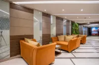 Hotel Neu Villa, City Centre - 5 Minute from Connaught Place & Ndls Station - С баром