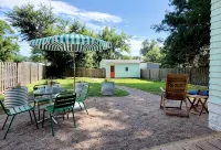 Swiss-Modern 1918 Cottage in Aksarben - Homestays
