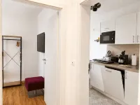 Central apartment for 4 people with kitchen, WiFi & private parking space - Condos