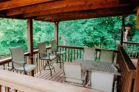 "Our Life" Creekside, Trout Fishing, Fire Pit, Hot Tub, WiFi and More...
