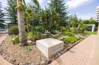 Burleigh Surf Apartments - parking